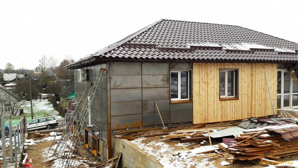 Семья автогонщиков строит под Минском уникальный ржавый дом