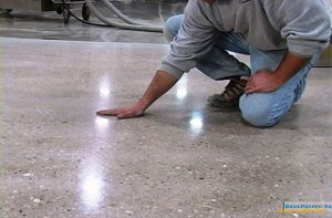 Как сделать бетонную стяжку - глянцевым полом?