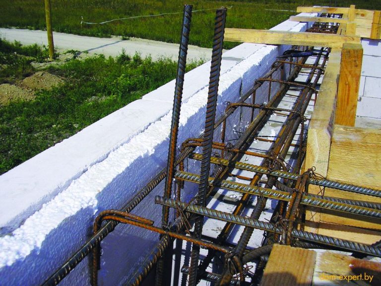 Как сделать армированный пояс из газобетона Как сделать армированный пояс из газобетона
