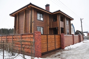 Дом, который живет своей жизнью. Под Минском построили образцовый бревенчатый особняк