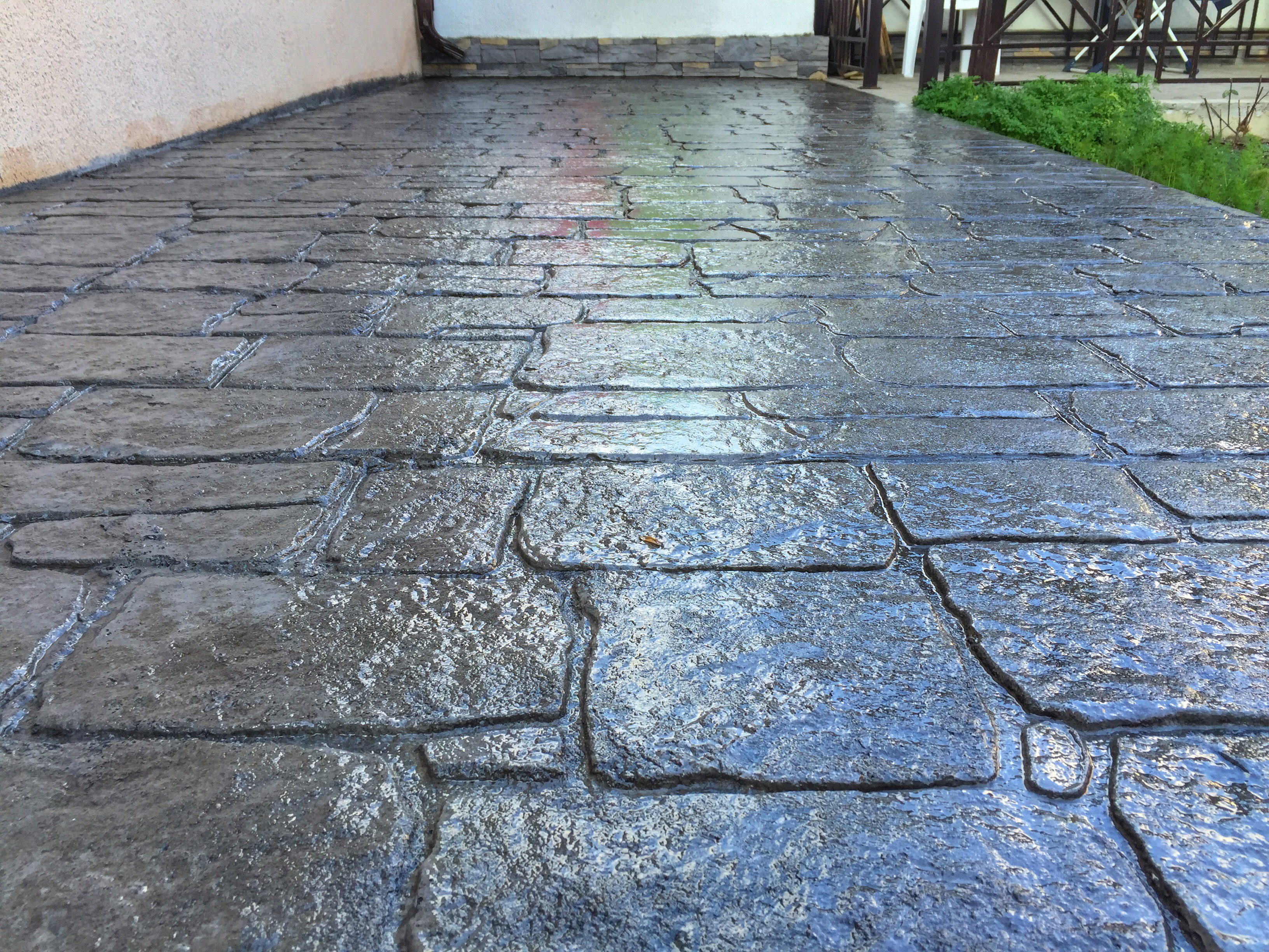 Печатный бетон против тротуарной плитки: сравниваем стоимость