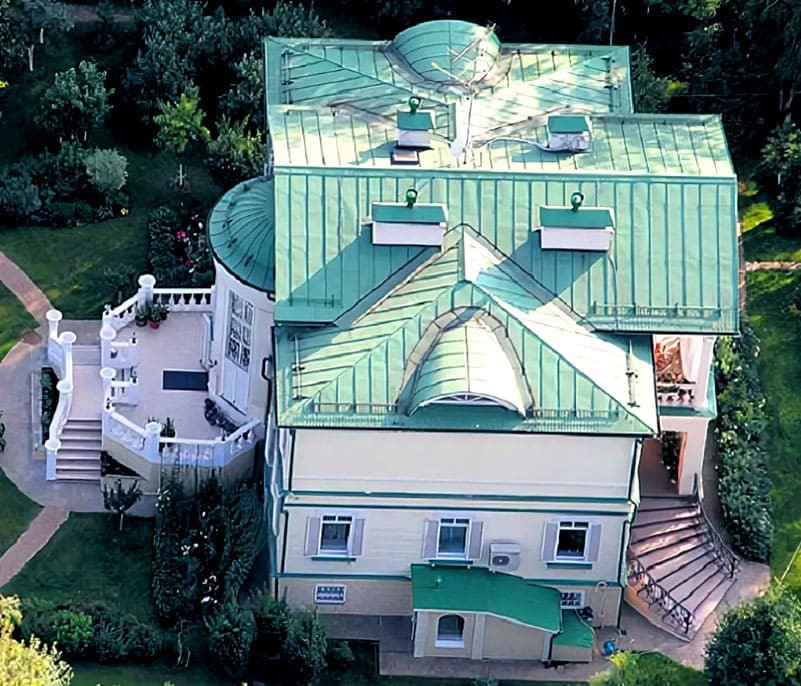 Как выглядит дом Леонида Якубовича