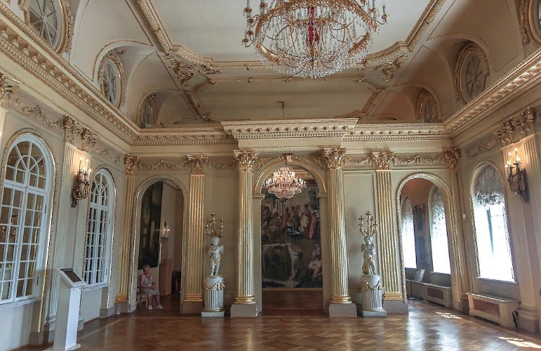 Наружный и внутренний интерьер дворца Меншикова