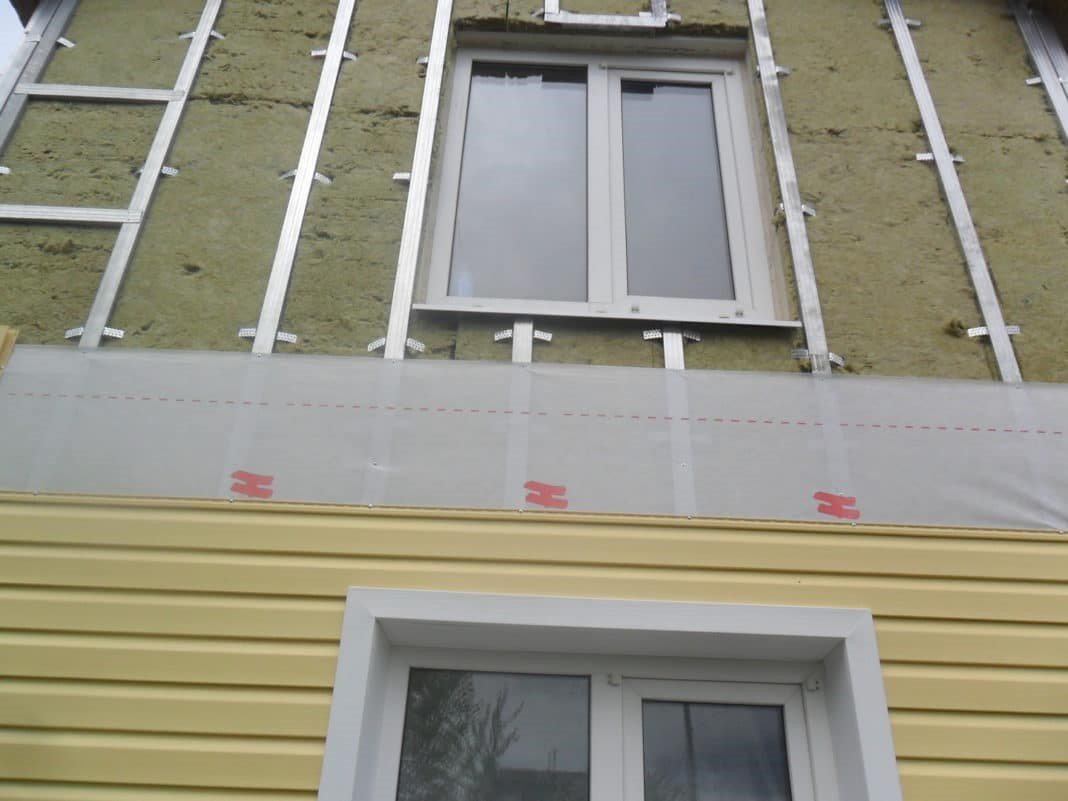 Требования, предъявляемые к монтажу сайдинг-панелей при утеплении фасадных стен