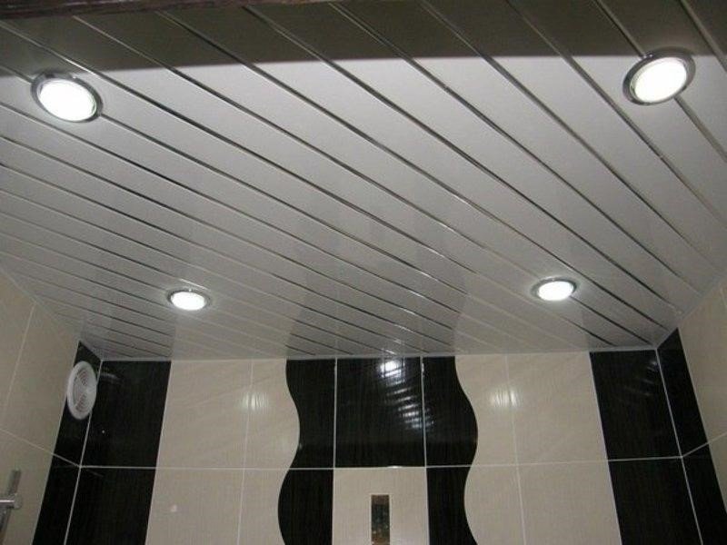 Обустройство реечного потолка в ванной комнате: преимущества и недостатки, разновидности конструкций