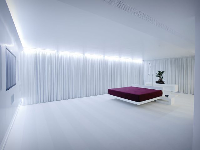 Визуальное увеличение пространства с помощью натяжных потолков — дизайн, цвет и свет